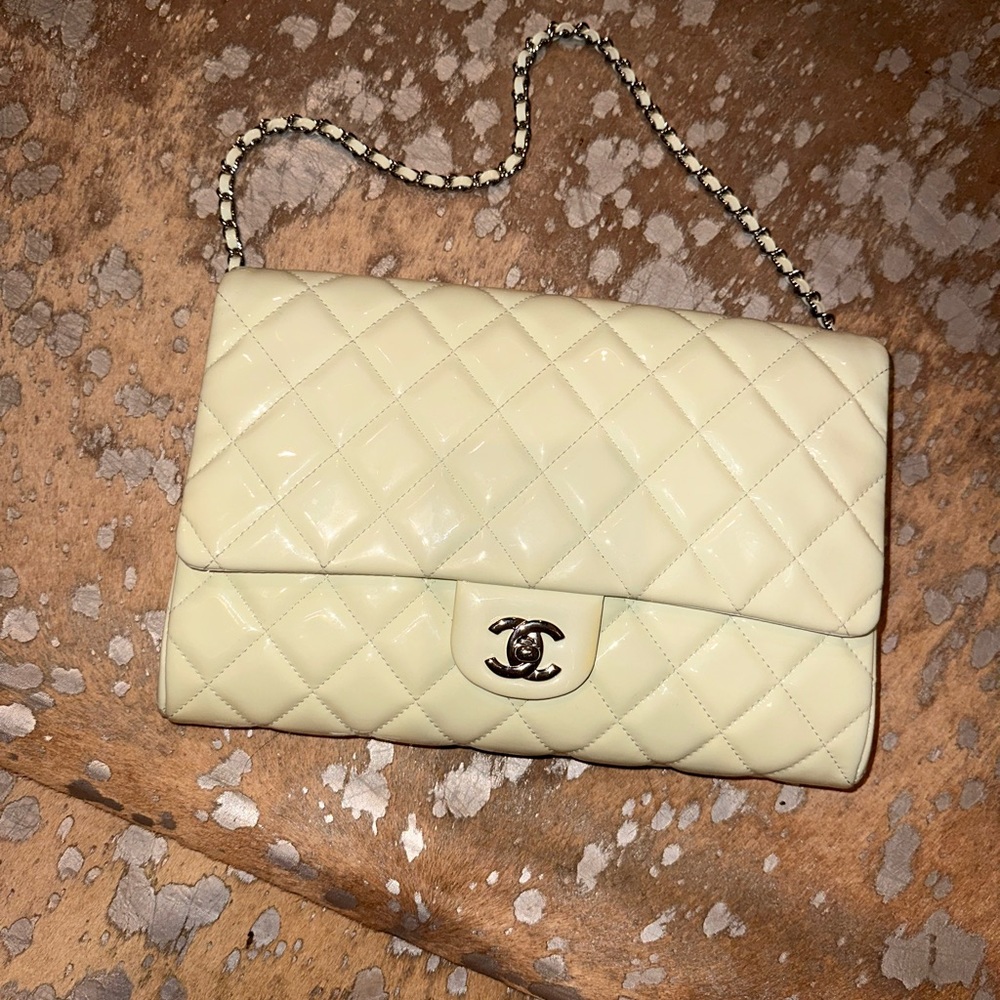 Chanel New Clutch - Picture 2 of 6
